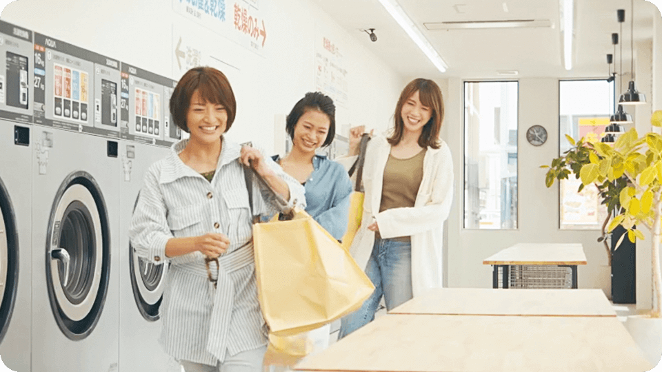 明るく清潔感のある店内